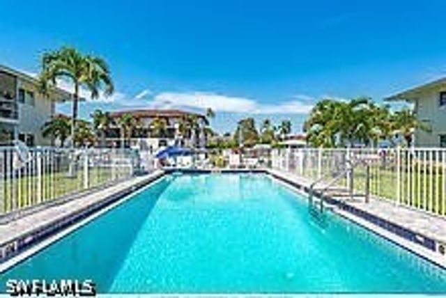 1417 Chesapeake AVE 202, Naples, FL 34102