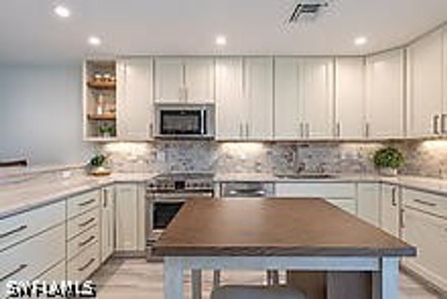 1417 Chesapeake AVE 202, Naples, FL 34102