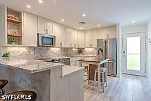 1417 Chesapeake AVE 202, Naples, FL 34102