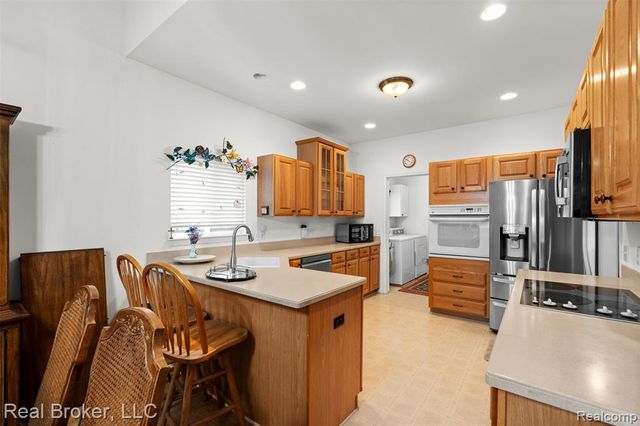 5776 Woodview Drive 6, Sterling Heights, MI 48314