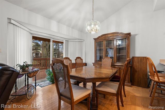 5776 Woodview Drive 6, Sterling Heights, MI 48314