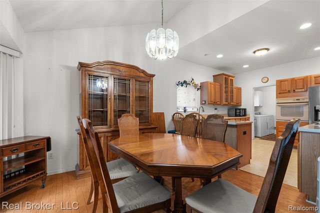 5776 Woodview Drive 6, Sterling Heights, MI 48314