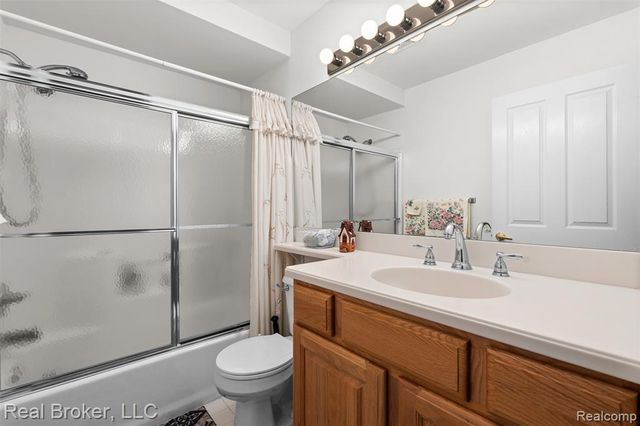 5776 Woodview Drive 6, Sterling Heights, MI 48314