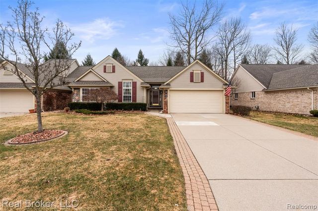 5776 Woodview Drive 6, Sterling Heights, MI 48314