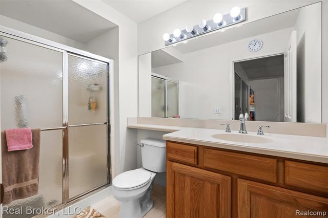 5776 Woodview Drive 6, Sterling Heights, MI 48314