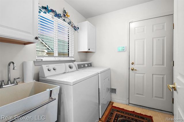 5776 Woodview Drive 6, Sterling Heights, MI 48314