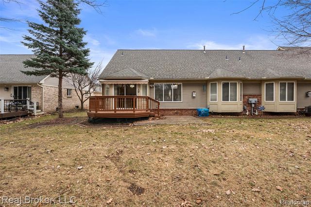 5776 Woodview Drive 6, Sterling Heights, MI 48314
