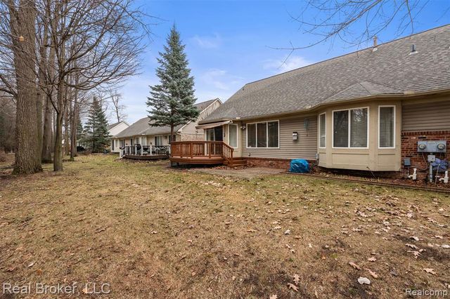 5776 Woodview Drive 6, Sterling Heights, MI 48314