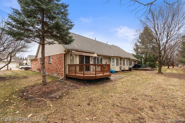 5776 Woodview Drive 6, Sterling Heights, MI 48314