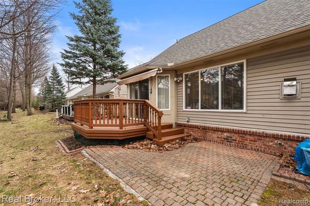 5776 Woodview Drive 6, Sterling Heights, MI 48314