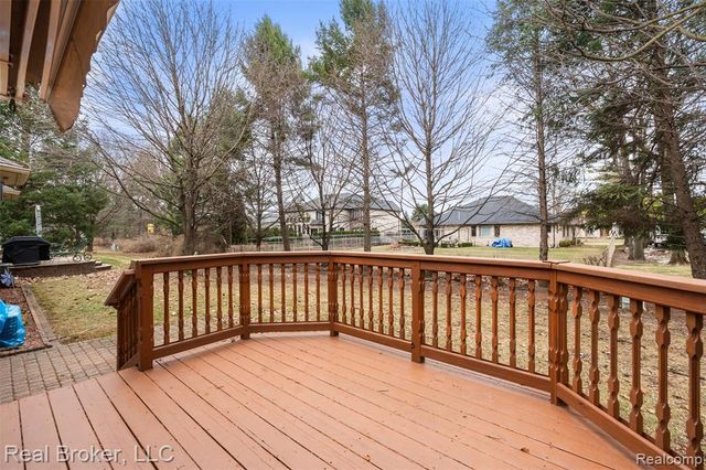 5776 Woodview Drive 6, Sterling Heights, MI 48314