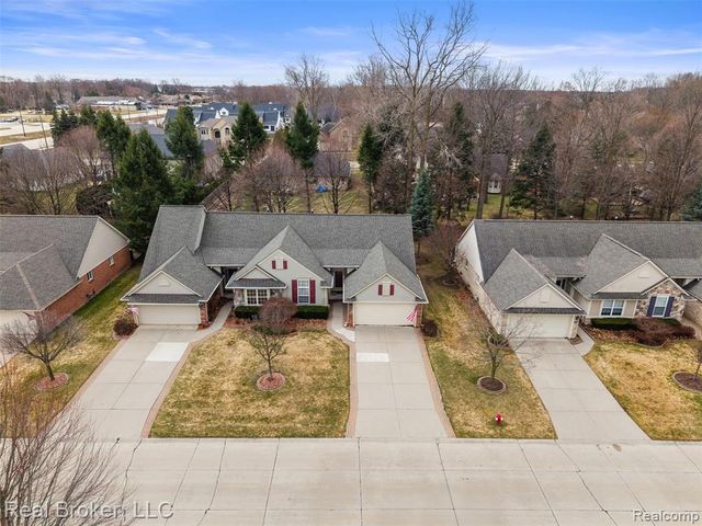 5776 Woodview Drive 6, Sterling Heights, MI 48314