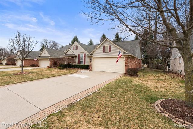 5776 Woodview Drive 6, Sterling Heights, MI 48314