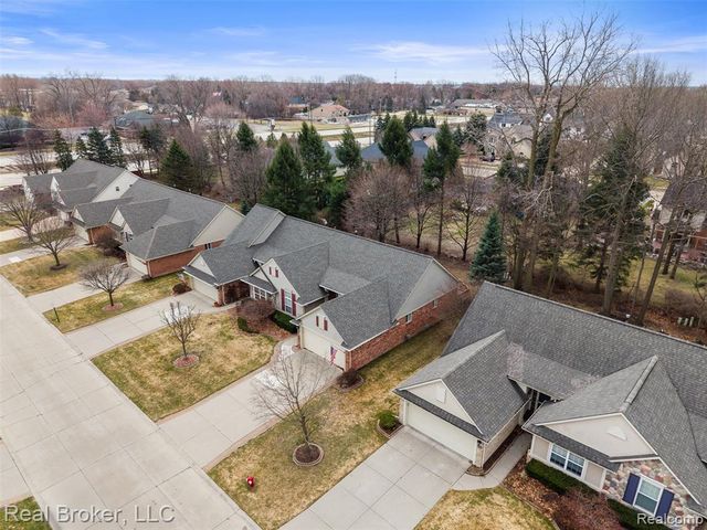 5776 Woodview Drive 6, Sterling Heights, MI 48314