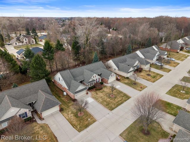 5776 Woodview Drive 6, Sterling Heights, MI 48314