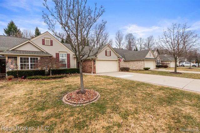 5776 Woodview Drive 6, Sterling Heights, MI 48314