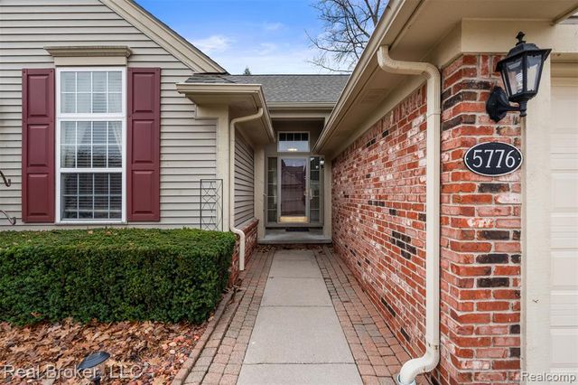 5776 Woodview Drive 6, Sterling Heights, MI 48314