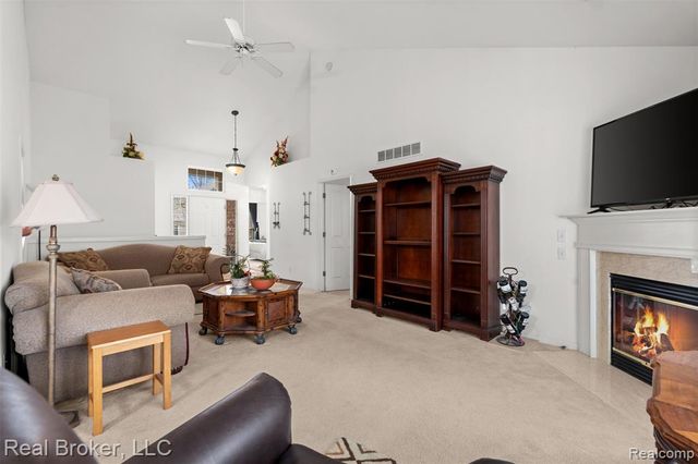 5776 Woodview Drive 6, Sterling Heights, MI 48314