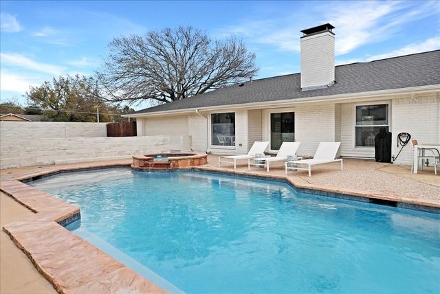 4263 Shady Bend Drive, Dallas, TX 75244