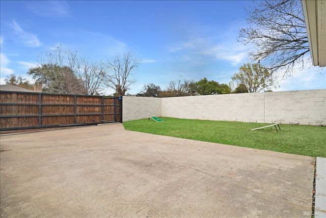 4263 Shady Bend Drive, Dallas, TX 75244