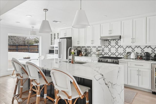 4263 Shady Bend Drive, Dallas, TX 75244