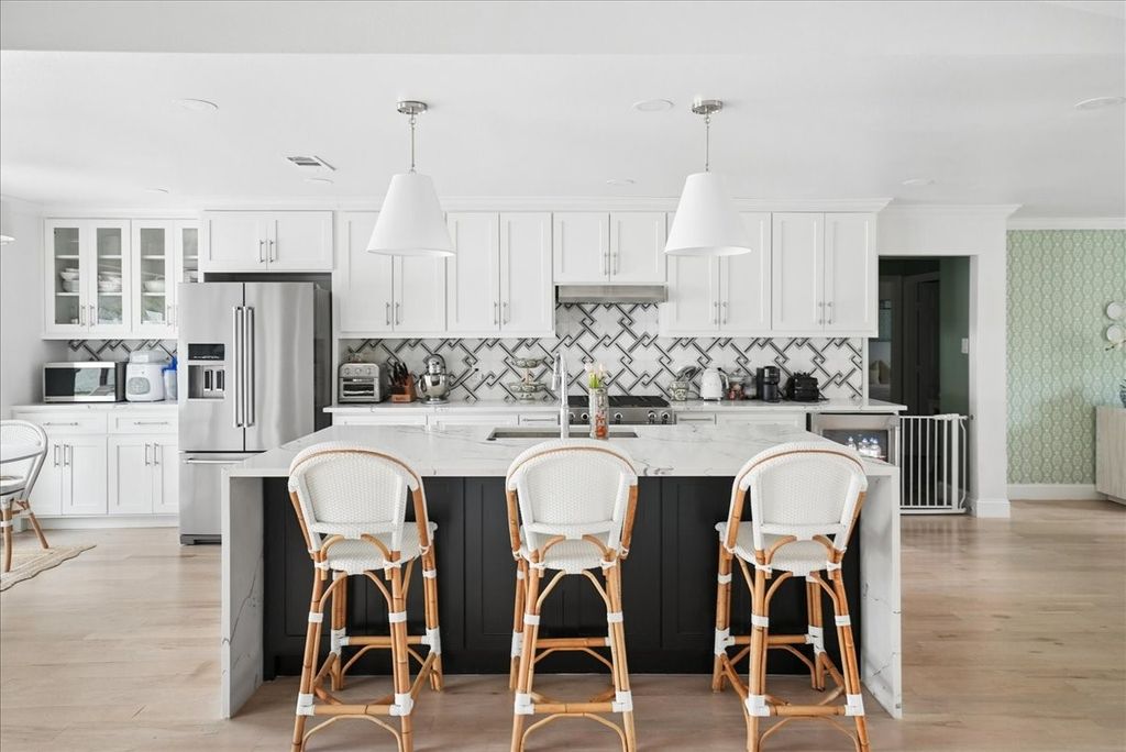 4263 Shady Bend Drive, Dallas, TX 75244