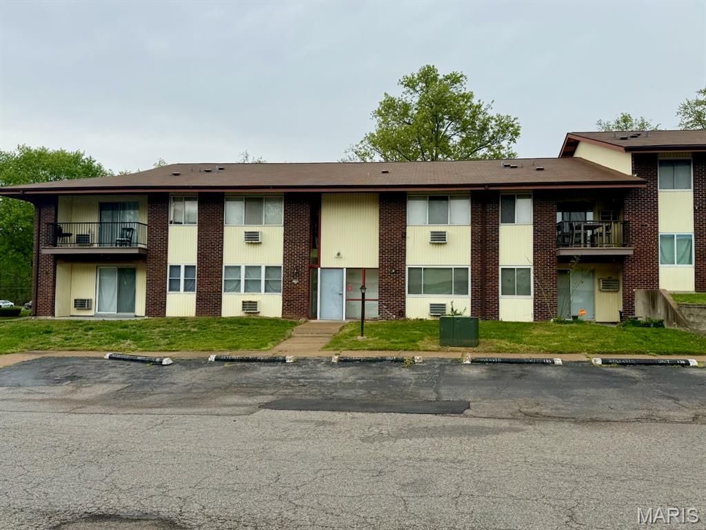 7596 Hazelcrest Drive F, Hazelwood, MO 63042