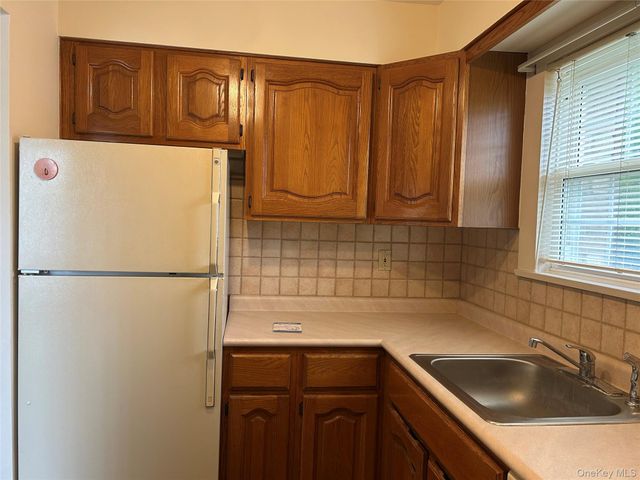 101 Sylvan Avenue 52, Miller Place, NY 11764