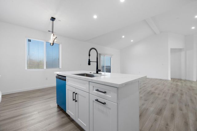 1121 Crater Ave, Modesto, CA 95351