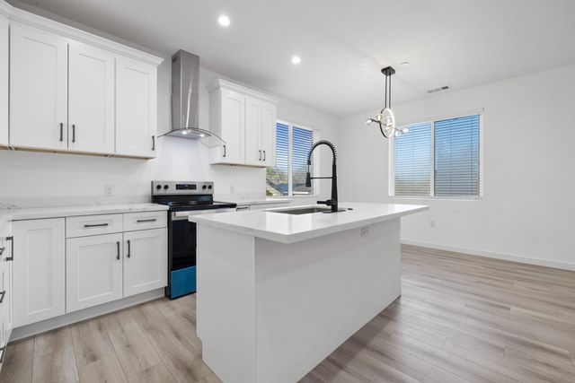 1121 Crater Ave, Modesto, CA 95351