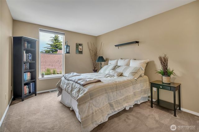 1828 Mariner Circle NE, Tacoma, WA 98422