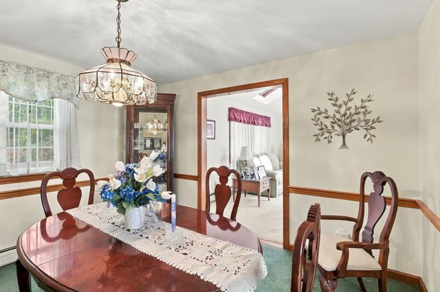 6 Exeter Dr, Woburn, MA 01801