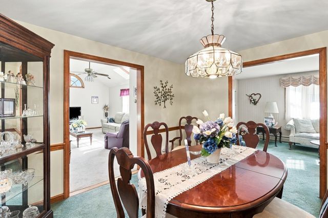 6 Exeter Dr, Woburn, MA 01801
