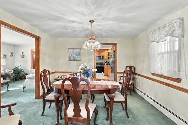 6 Exeter Dr, Woburn, MA 01801