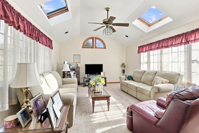 6 Exeter Dr, Woburn, MA 01801