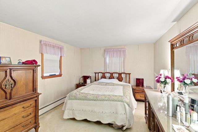 6 Exeter Dr, Woburn, MA 01801