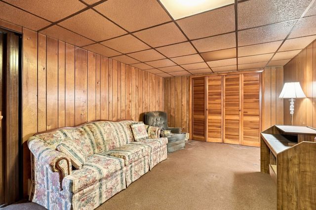 6 Exeter Dr, Woburn, MA 01801