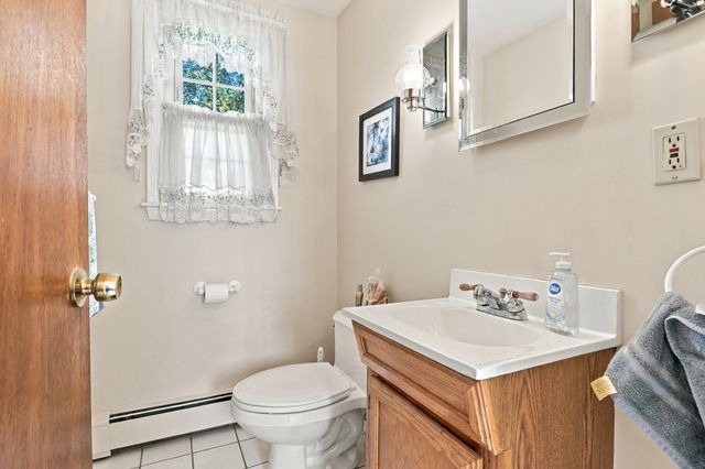 6 Exeter Dr, Woburn, MA 01801