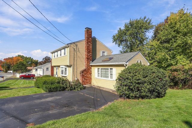 6 Exeter Dr, Woburn, MA 01801