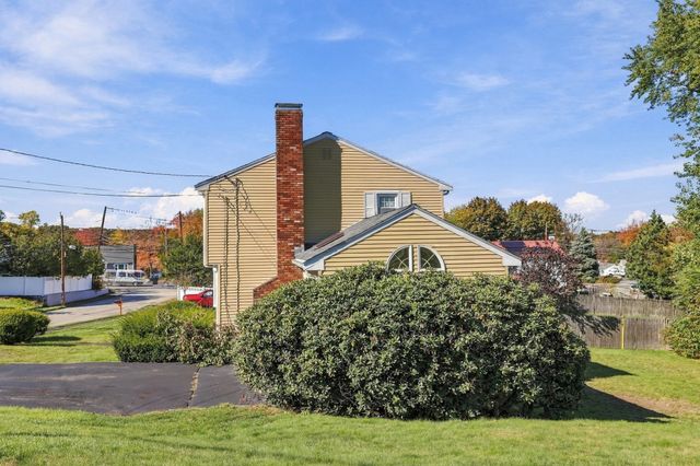 6 Exeter Dr, Woburn, MA 01801