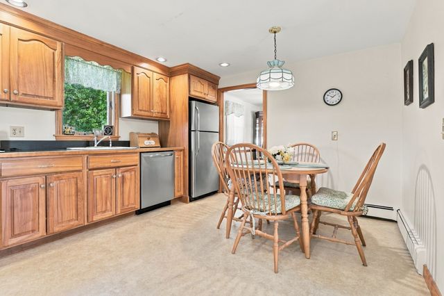 6 Exeter Dr, Woburn, MA 01801