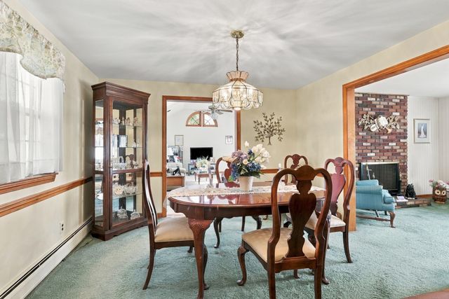 6 Exeter Dr, Woburn, MA 01801