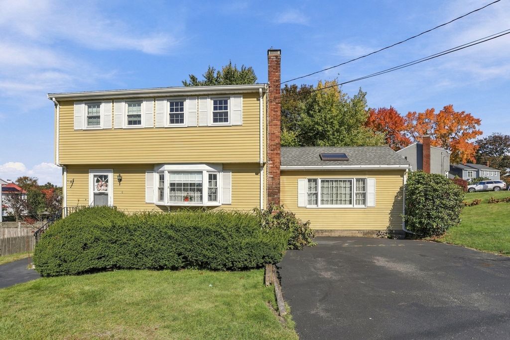 6 Exeter Dr, Woburn, MA 01801