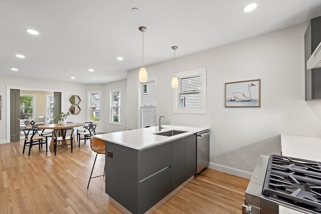 12 Foskett St 1, Somerville, MA 02144