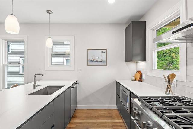 12 Foskett St 1, Somerville, MA 02144