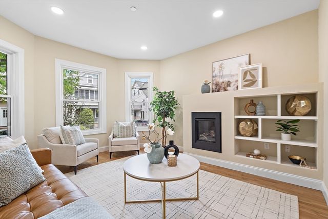 12 Foskett St 1, Somerville, MA 02144