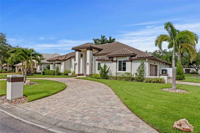 1230 DARLINGTON OAK CIRCLE NE, St Petersburg, FL 33703