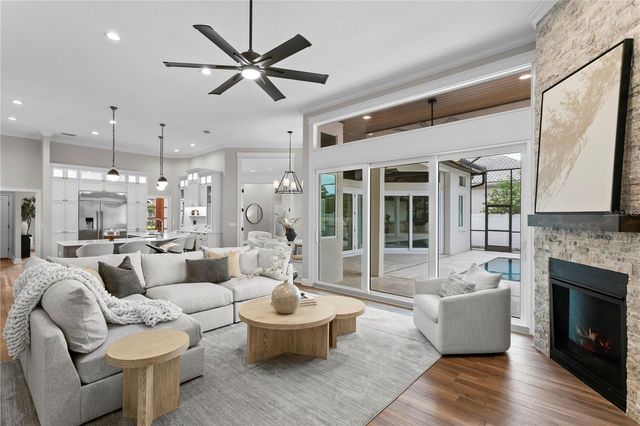 1230 DARLINGTON OAK CIRCLE NE, St Petersburg, FL 33703