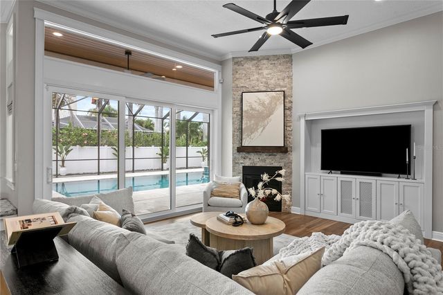 1230 DARLINGTON OAK CIRCLE NE, St Petersburg, FL 33703