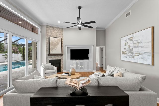 1230 DARLINGTON OAK CIRCLE NE, St Petersburg, FL 33703